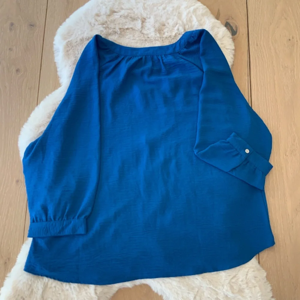 Adrienne Vittadini Blue Button up Top Size XL - Picture 3 of 3